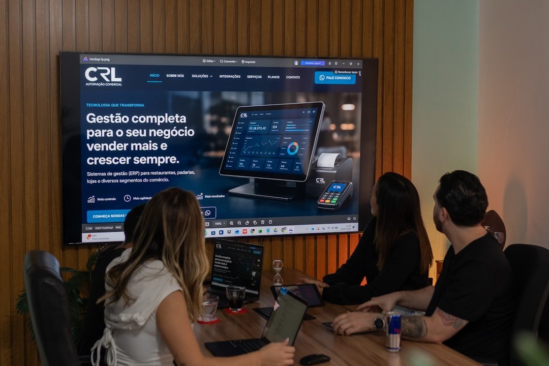 Fractional cmo por sector — Por qué el sector importa más que el tamaño en marketing B2B