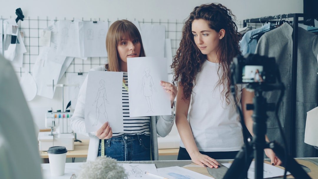 Los 3 modelos de contratación freelance B2B que usan las empresas medianas — Modelos y estrategias freelance